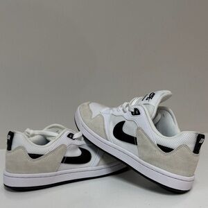 WOMENS SIZE 9.5- BRAND NEW